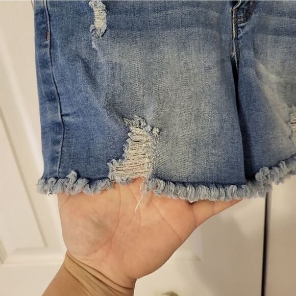 YMI curvy fit factory distressed jean shorts - Picture 2 of 9